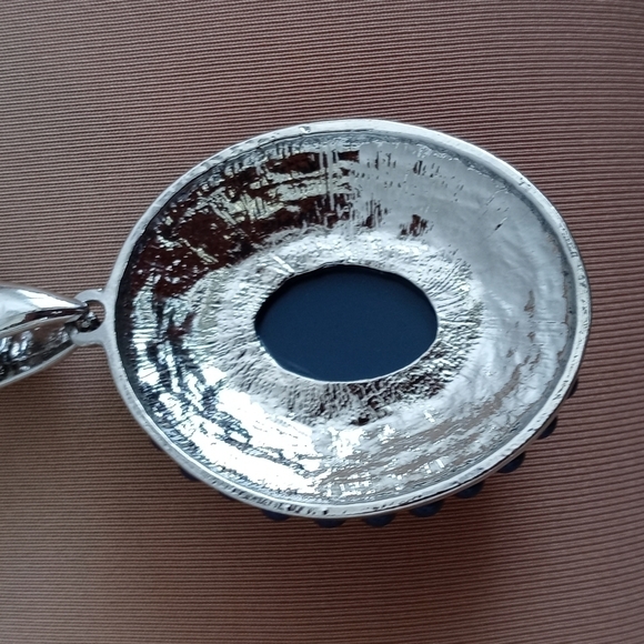 Beautiful navy blue center with faux diamond accents beautiful piece - Picture 4 of 5